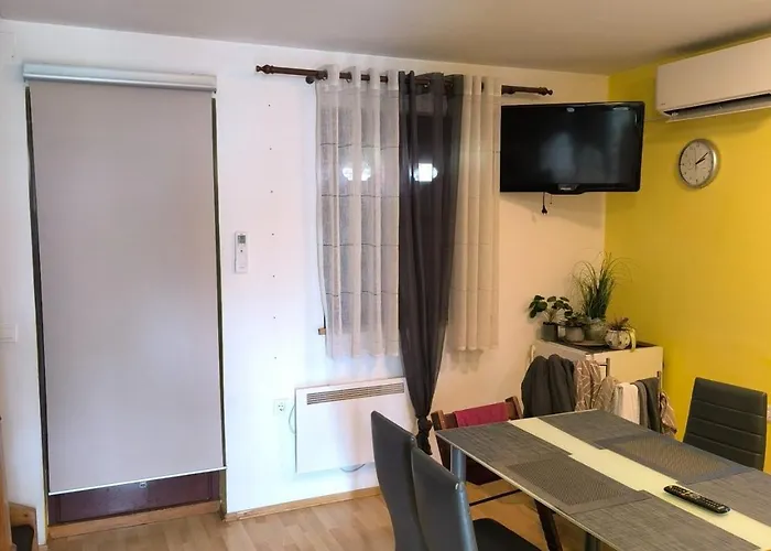 Apartma Dian アパート